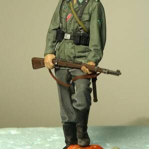 タミヤ 1/35 ドイツ国防軍兵士1体【２７】組み立て塗装済完成品 TAMIYA 1/35 WW2 German Wehrmacht Soldier, build and Painted finished.の画像3