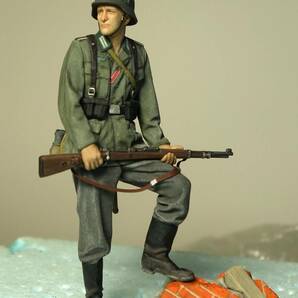 タミヤ 1/35 ドイツ国防軍兵士1体【２７】組み立て塗装済完成品 TAMIYA 1/35 WW2 German Wehrmacht Soldier, build and Painted finished.の画像2