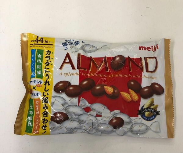 Meiji 明治　アーモンドチョコレート　アーモンド　チョコ　44粒入り