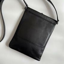 【未使用級】SAINT LAURENT PARIS サンローラン ショルダーバッグ フラットポーチシド ラムスキン レザー 黒 ブラック 581671_画像2