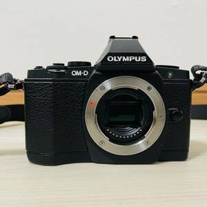 オリンパス OLYMPUS OM-D E-M5 ボディ ミラーレス　一眼カメラ