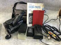 通電確認のみ K-1305 SONY ビデオカメラ Handycam CCD-TR75 ソニー 本体 ACバッテリー充電器 他 _画像1