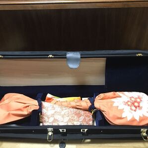 三味線 細竿(地歌 生田) 紅木 綾杉胴 糸留黒檀 使用2時間 犬皮破れ無し 幅14cm撥(ふじ印) ケース付き 全国送料込