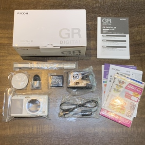 極美品 完品 RICOH リコー GR DIGITAL Ⅳ デジタル4 ホワイトエディション white Edition 液晶保護フィルム付 日本製 コンパクト デジカメの画像1