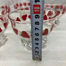 ●60425-⑦ 昭和レトロ レトロ デザートプレート 小皿 食器 ガラス皿 いちご柄 当時物 現状品 5個セット_画像4