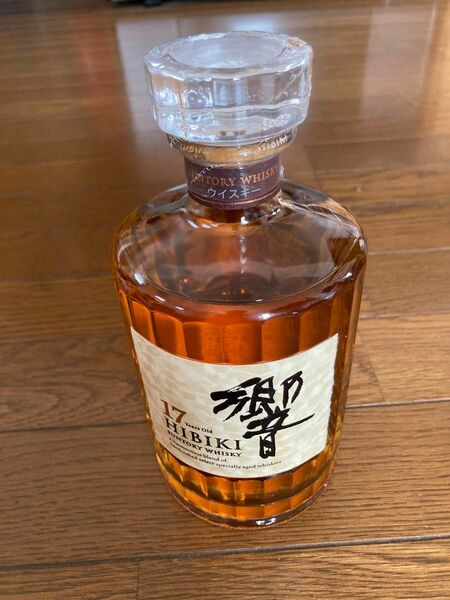 響17年700ml 箱なし