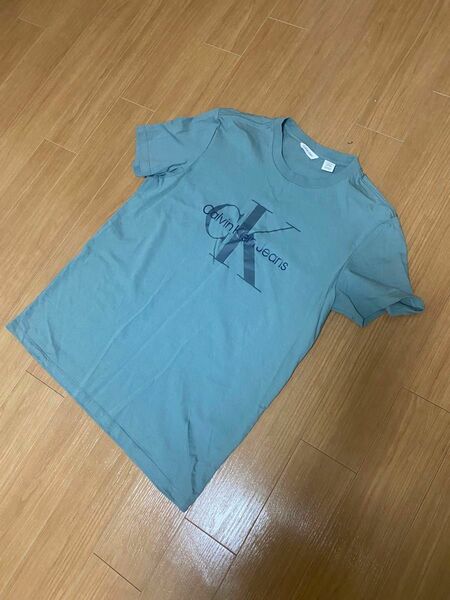 カルバンクラインTシャツ