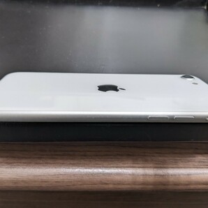 iPhone SE 第二世代 64GB ホワイト SIMロックあり 初期化済の画像5