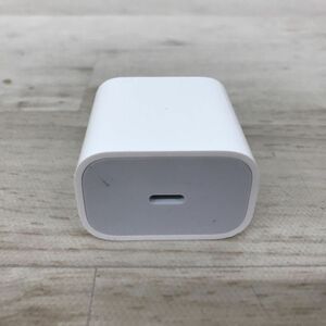 Apple 20W USB-C電源アダプタ A2305 [C4013]