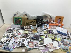 ② ジャニーズ (SNOWMAN キンプリ SixTONES なにわ男子)等 カレンダー 写真 ライブ アクスタ バッグ 等 グッズ 15kg まとめ セット[C3624]