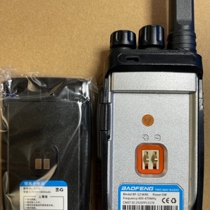 [UHF 430Mhz ハムバンド 2台セット] UV-12Mini 16ch実装 最大5W ペア トランシーバー IP54防滴 イヤホンマイク USBチャージャー付 無線機の画像6