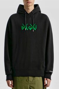 【美品】sacai(サカイ)x KAWS(カウズ) フロッキー ロゴ パーカー フーディー 黒 サイズ2 M プルオーバー 