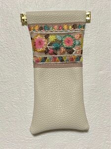 白色 刺繍リボン付き バネ口 メガネ入れ 小物入れポーチ