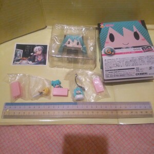  Hatsune Miku figure etc. together including in a package un- possible 