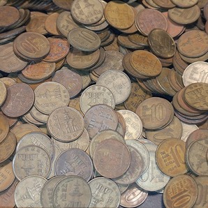 【1円スタート】韓国 大韓民国 旧10ウォン硬貨 おまとめ 約1.9㎏ 多宝塔 1966年 の画像3