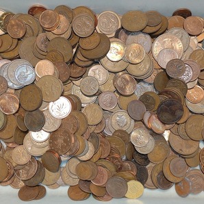 【1円スタート】イギリス他 新旧１・２ペニー硬貨他 おまとめ 約2.4㎏ の画像1