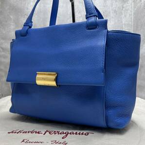 【美品】Salvatore Ferragamo フェラガモ トートバッグ ハンドバッグ レザー 肩掛け A4収納 ブルー 青 メンズ ビジネス 金具の画像1