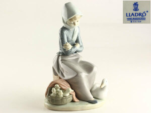 西洋美術　LLADRO　リヤドロ　フィギュリン　女の子　D0810