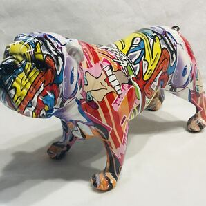 カラフルなフレンチブルドッグ像 創造的なグラフィティアート ブルドッグの置物 樹脂クラフト 動物の彫刻 子犬の置物 モダンな置物の画像1