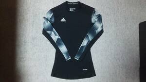 ☆美品　adidas　アディダス　TECHFIT　テックフィット　長袖　Sサイズ！