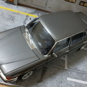 ディーラー特注(NOREV製) 1/18 Mercedes-Benz 450 SEL 6.9(1976-1980) ホイール交換途中品 美品の画像8