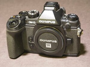 S960 OLYMPUS デジタルミラーレス一眼カメラ OM-D E-M1 ボディのみ ブラック バッテリー付属 オリンパス