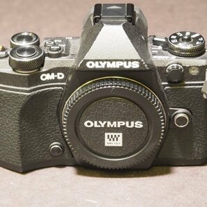 S956 OLYMPUS デジタルミラーレス一眼カメラ OM-D E-M5Ⅱ MarkⅡ ボディのみ ブラック バッテリー付属 オリンパスの画像1