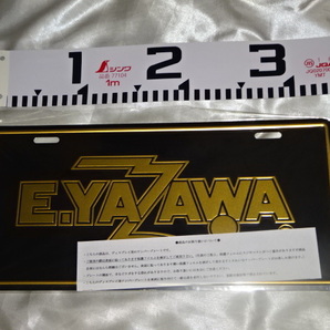 棚3-4■ 矢沢永吉 未開封の ナンバープレート(ロゴ) ゴールド/ブラックの画像1
