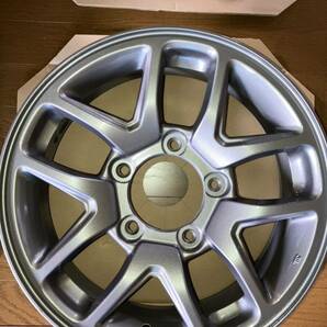 SUZUKI ジムニー 純正アルミホイール 16×5.5J +22 JB64 4本セット 2ヶ月使用 美品 の画像2