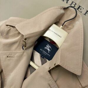 K21【人気の王道トレンチ】参考価格15万●超美品BURBERRY LONDON●華やかなシルエット●ジャケットコート バーバリーコート レディースの画像3