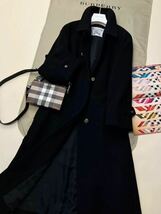 H40【高級カシミヤを纏う】参考価格20万●BURBERRY●ホースロゴ刺繍総柄〜●高級カシミヤステンカラーコート バーバリーコート レディース_画像2