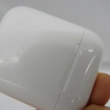 【中古品】Apple アップル ワイヤレスイヤホン AirPods with Charging Case 第2世代 MV7N2J/A イヤホン+ケースのみ 842127260 0414_画像10