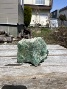  ultra rare Hokkaido day height .. Chrome . shining stone super rare domestic production mineral 974g collection series! whole ... vivid green! price exist raw ore! worth seeing!