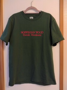 UNIQLO　ユニクロ　UT 半袖 Tシャツ　濃いグリーン　メンズ　Sサイズ　村上春樹　ノルウェーの森　ロゴ入り