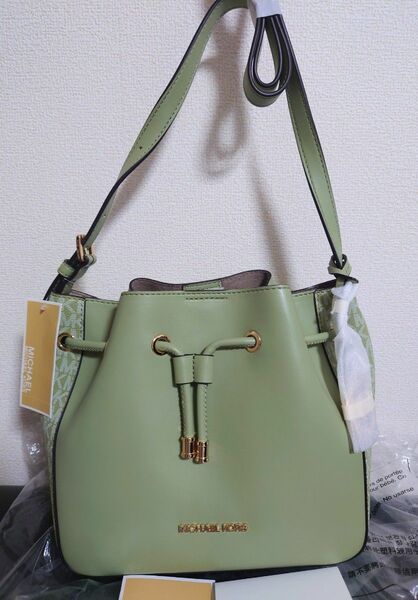 新品　MICHAEL KORS マイケルコース PHOEBE ライトセージ マルチ BUCKET バケット ショルダー バッグ