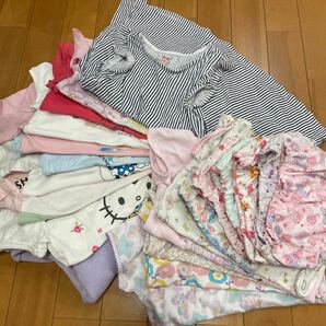 2 4 未使用品 普段用トレーナー Tシャツ 女の子用 段ボール 匿名発送の画像1