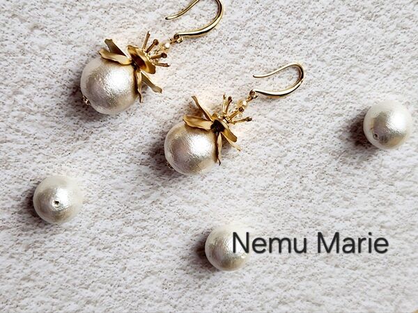 即購入OK ゴールドフラワー コットンパール フックピアスのみ 花びら 大ぶり 上品 かわいい