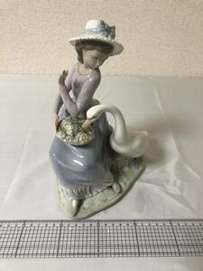 LLADRO　リヤドロ　約22cm 5034 フィギュリン　置物　女性　アヒル　帽子　人形　陶器　インテリア ヴィンテージ 自宅保管品