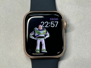 ☆即決 美品 バッテリー100％ 初めての方もオススメ Apple Watch SE 40mm ゴールドアルミニウム アップルウォッチ GPSモデル 608