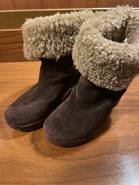 UGG ショートブーツ　ブラウン　ボア