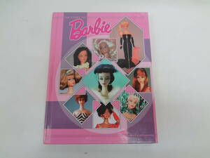 ま2-f04【匿名配送・送料込】　ザ　ストーリー　オブ　バービー　　THE　STORY OF　Barbie 　英字本