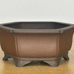 【柴勝】『紫泥外縁隅入下帯段足六角鉢』(角〜角12.0cm)の画像3