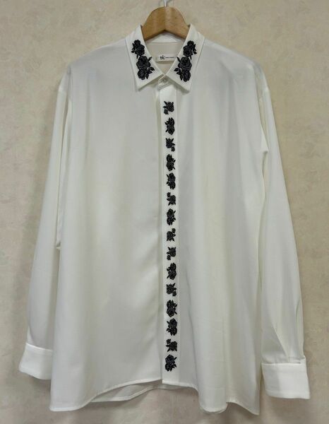 tk.TAKEO KIKUCHI ティーケータケオキクチ 薔薇アソートデザインシャツ サラサラシャツ ホワイト Lサイズ