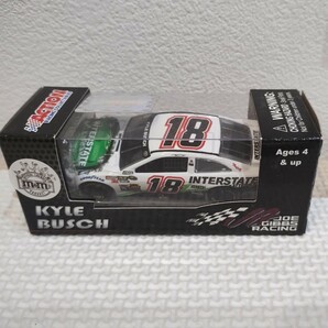 Action アクション 1/64 NASCAR ナスカー トヨタ カムリ カイル・ブッシュ Interstate Batteriesの画像1