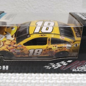 Action アクション 1/64 NASCAR ナスカー トヨタ カムリ カイル・ブッシュ m＆m's Peanutの画像2