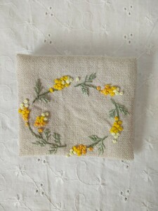 手刺繍＊ハンドメイド＊mimosa＊ミモザ＊カード、リップ　コンパクトナプキンなど＊小物ケース＊リネン