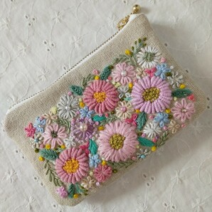 手刺繍＊ハンドメイド＊花とビーズがいっぱい＊厚手リネン＊ポーチ小物ケースの画像3