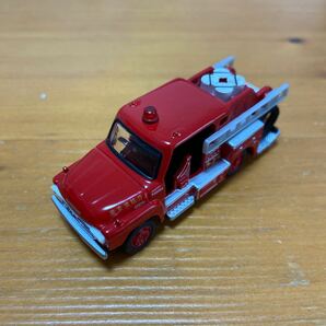 トミカリミテッド トミー ミニカー ダイキャスト ISUZU FIRE ENGINE ISUZU ポンプ車 消防車 1/81の画像2