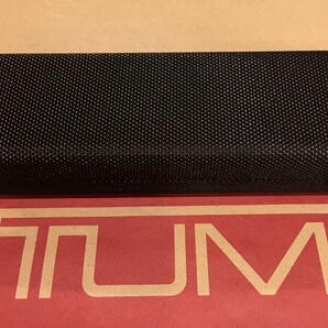 匿名ヤマト送料込み 未使用 トゥミ TUMI  メガネケース  眼鏡ケース ハードタイプ 眼鏡拭き付き の画像4