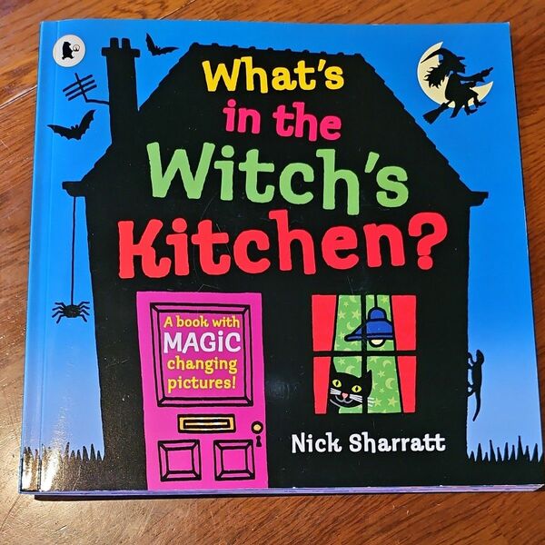 洋書　What's in store for you in the Witch's kitchen?　絵本　英語